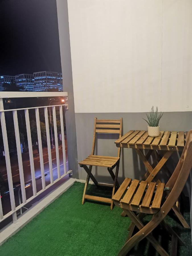 455B Shell Spacious Room Moa City View Manila Exterior foto
